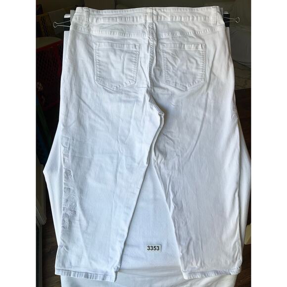 Lane Bryant Women Girlfriend Crop Denim Jeans size 20, White, Floral Embroidered - Picture 12 of 12
